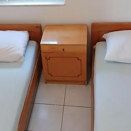 Casa de Férias In Zizanj With Kitchen Otok Zizanj