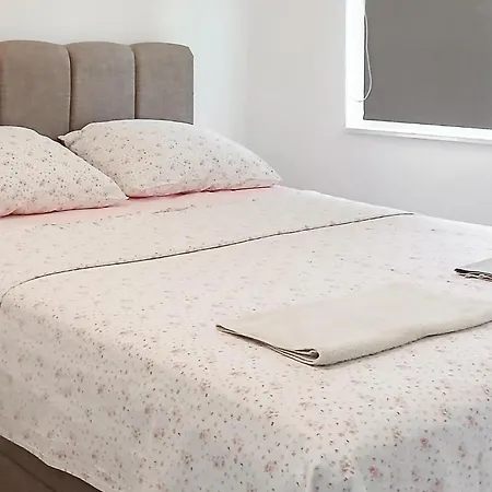 2 Bedroom In Zizanj Casa vacanze *