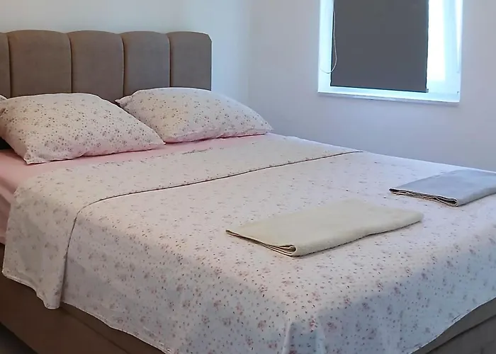 Amazing In Zizanj With Wifi Holiday home Rivanj